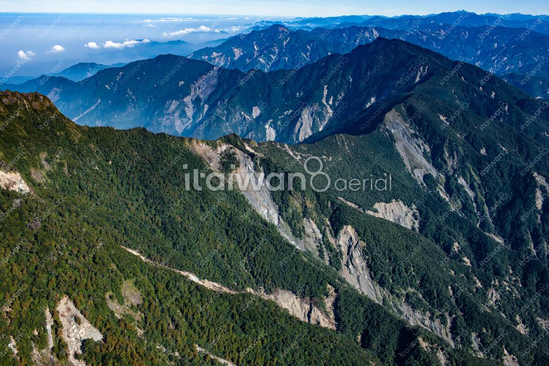 中央山脈南南段多處崩塌