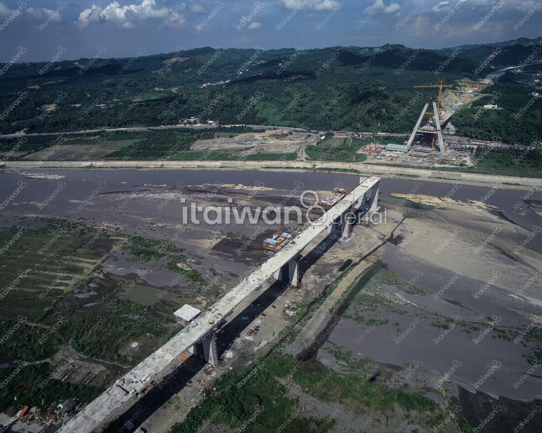 高屏溪斜張橋(興建中)