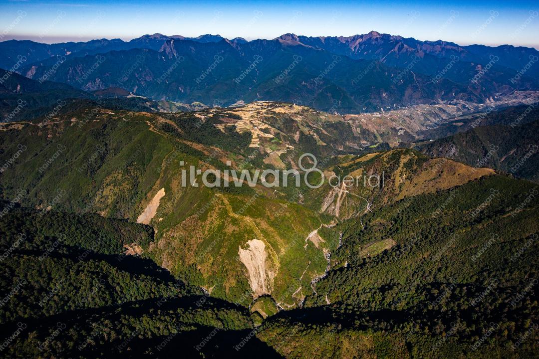 遠眺福壽山農場與梨山高山果園