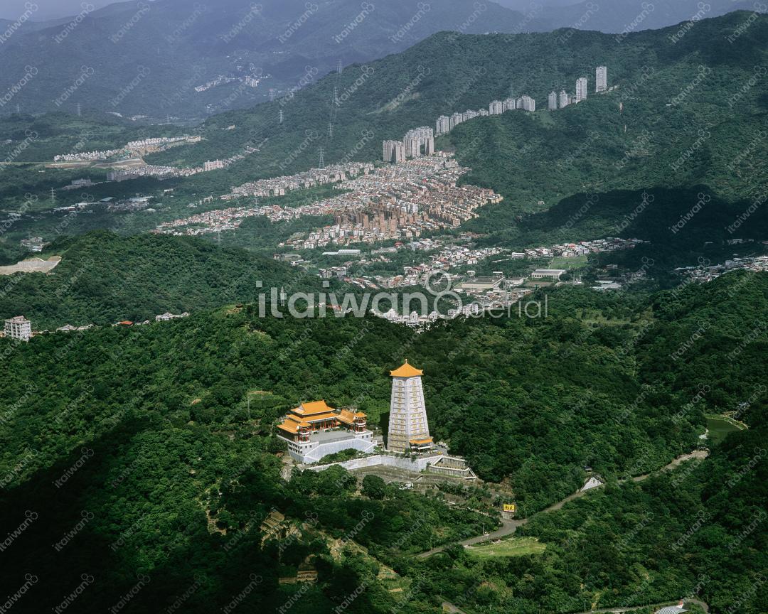 觀自在金龍寶塔
