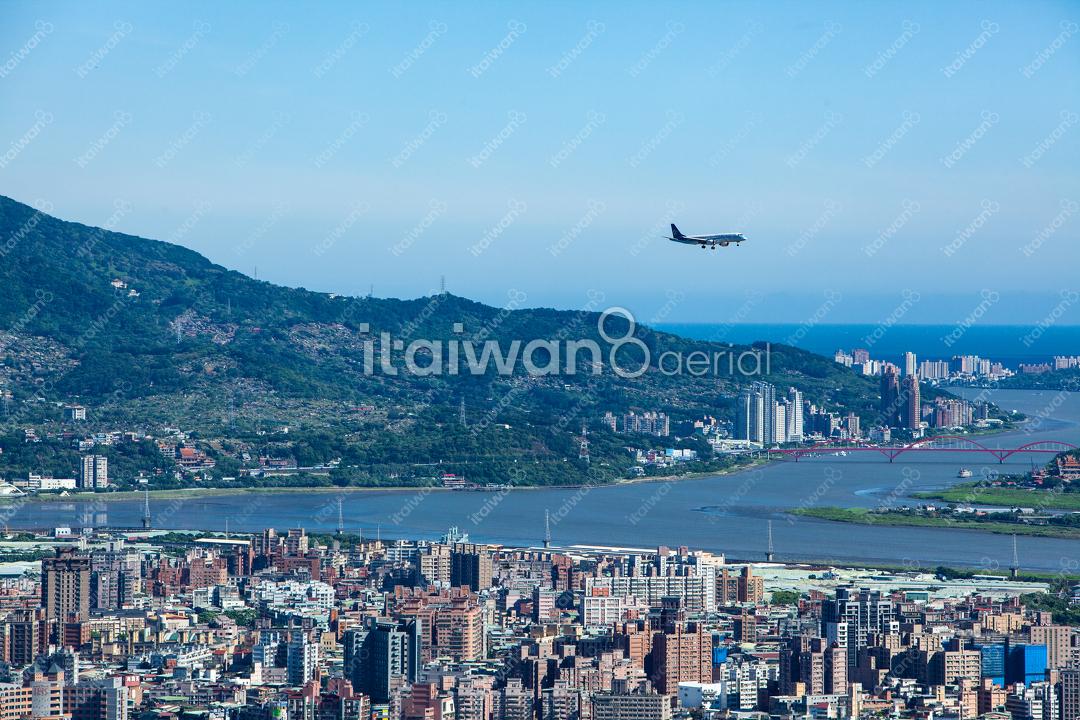 淡水河與飛機降落